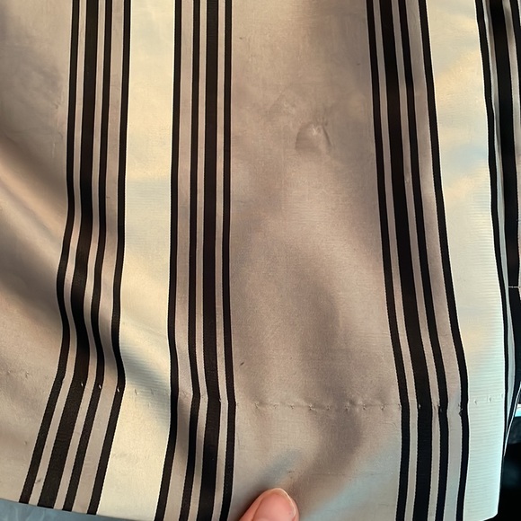 Four beige striped silk drapes - Picture 2 of 2